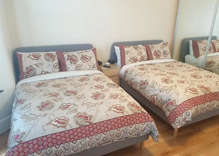 London Luxury 2 Bedroom Flat 5Min Walk From Overground, With Free Wifi, Free Parking-Sleeps X6