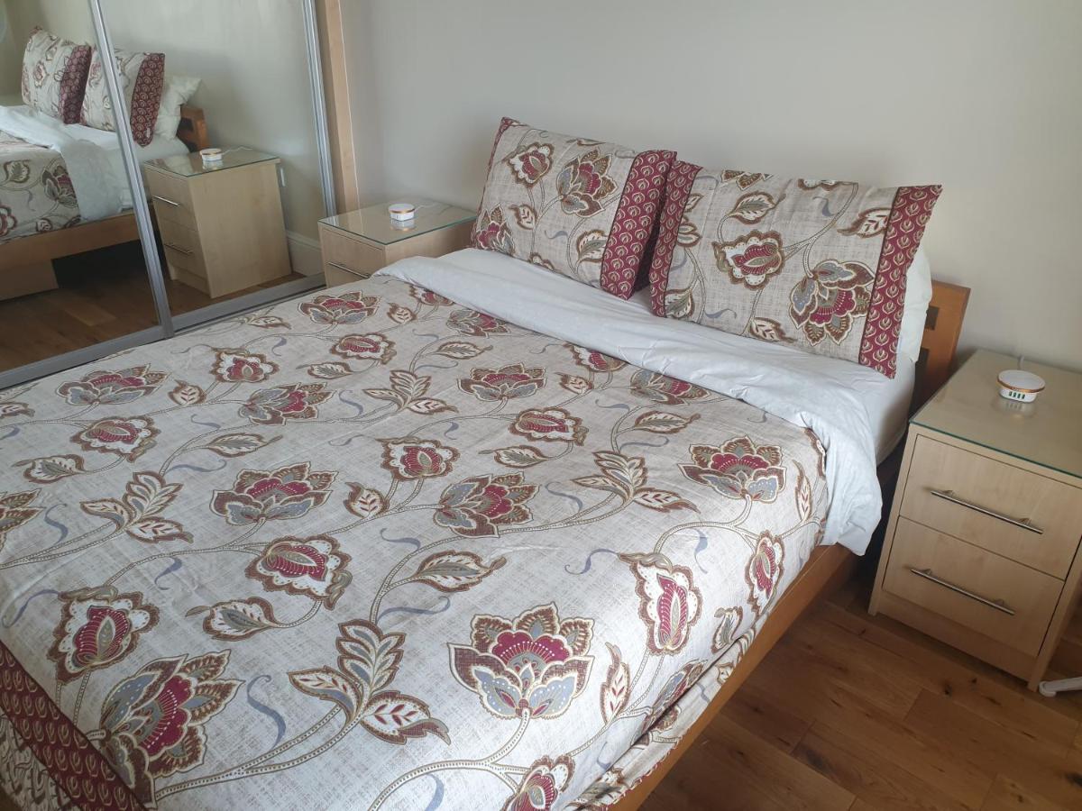 London Luxury 2 Bedroom Flat 5min Walk From Overground, With Free Wifi, Free Parking-sleeps X6 Apartment *