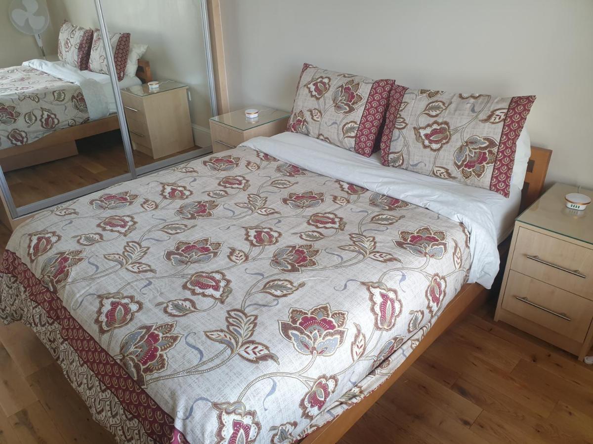 Apartment London Luxury 2 Bedroom Flat 5min Walk From Overground, With Free Wifi, Free Parking-sleeps X6 *