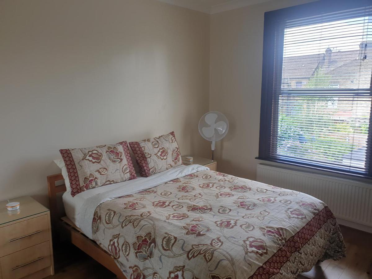 Apartment London Luxury 2 Bedroom Flat 5min Walk From Overground, With Free Wifi, Free Parking-sleeps X6 Ilford