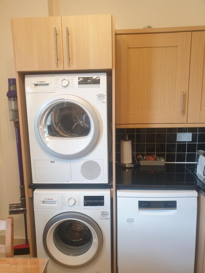 Apartment London Luxury 2 Bedroom Flat 5min Walk From Overground, With Free Wifi, Free Parking-sleeps X6