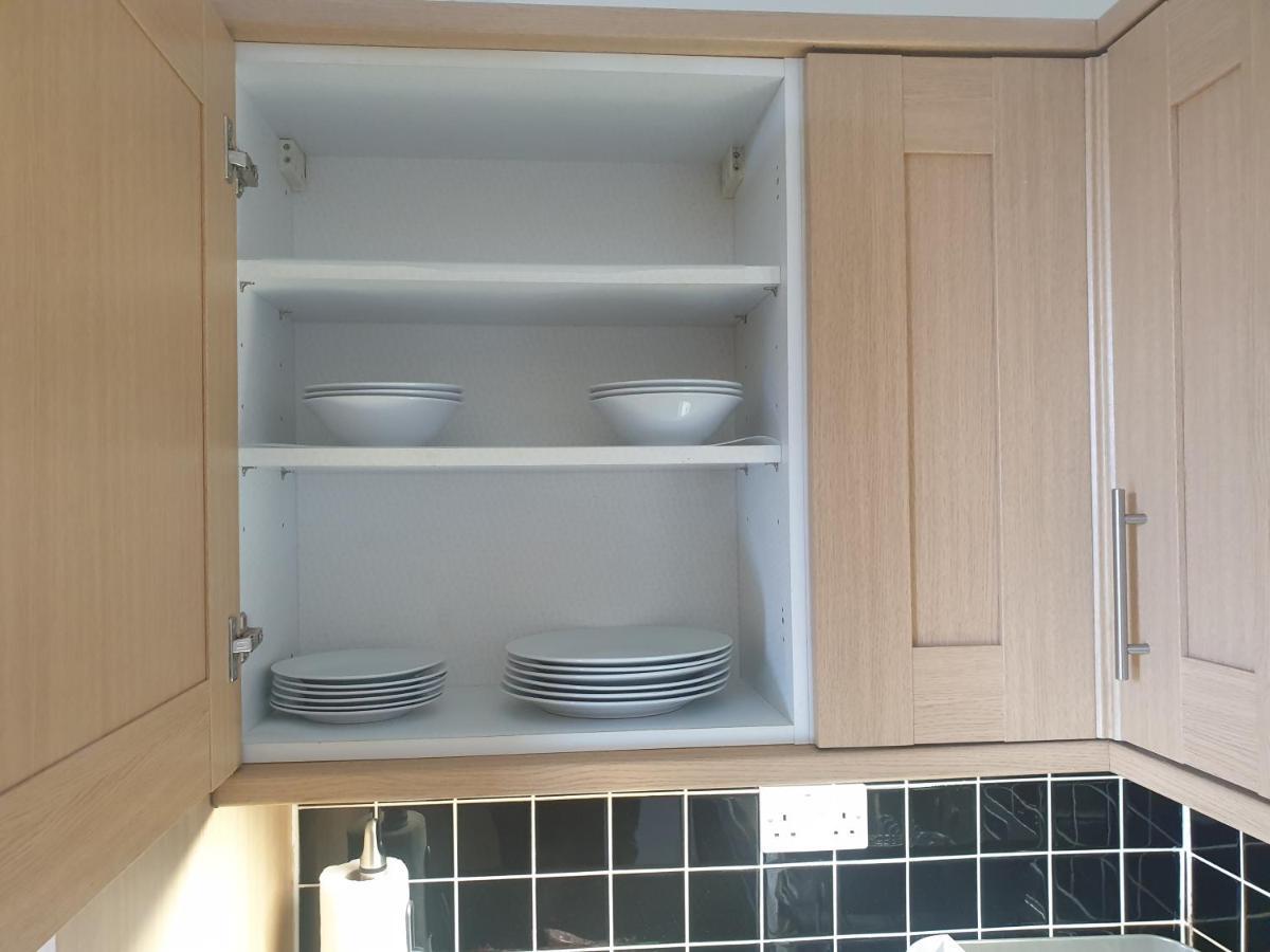 Apartment London Luxury 2 Bedroom Flat 5min Walk From Overground, With Free Wifi, Free Parking-sleeps X6 Ilford