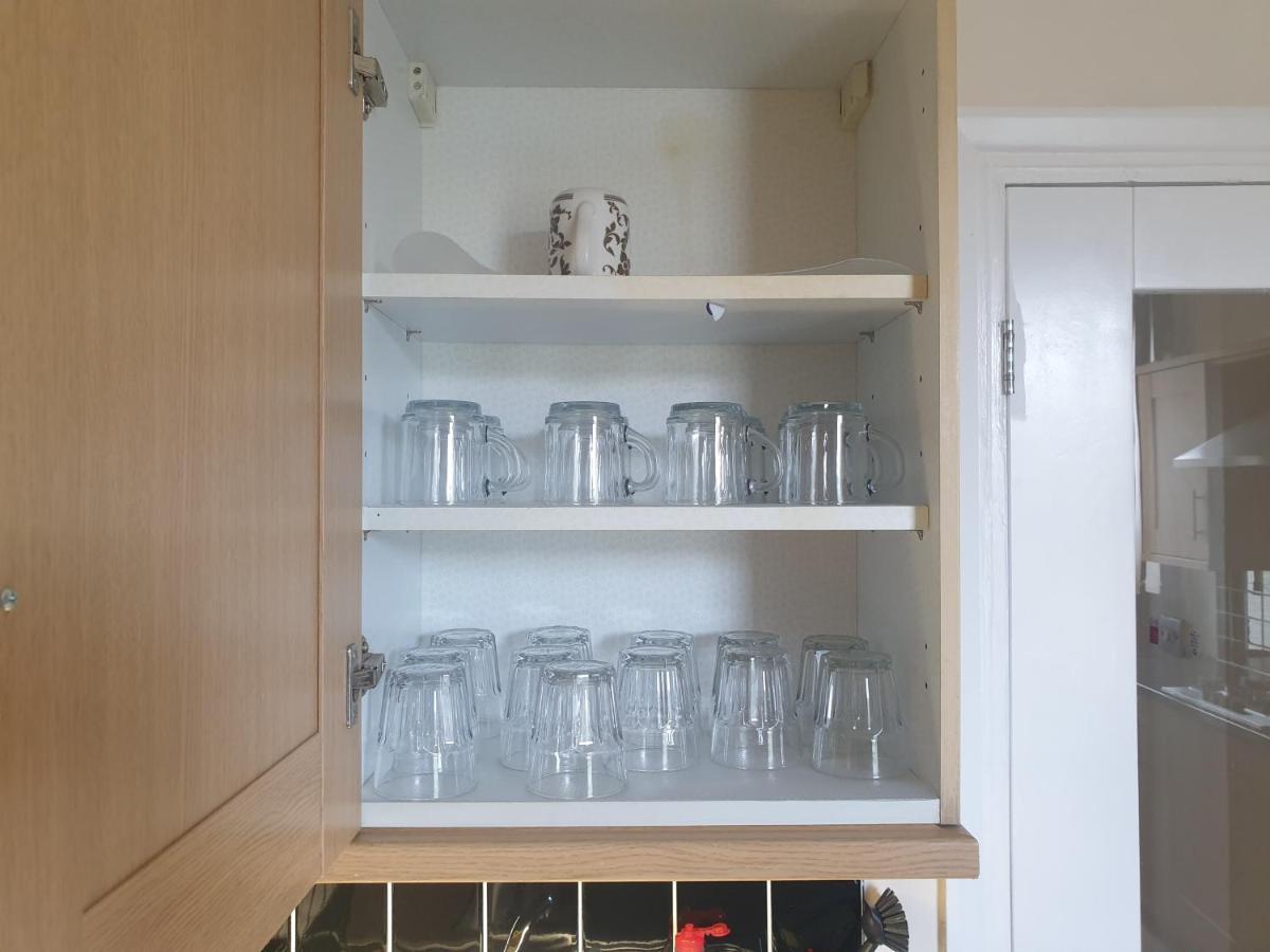 London Luxury 2 Bedroom Flat 5min Walk From Overground, With Free Wifi, Free Parking-sleeps X6 Apartment