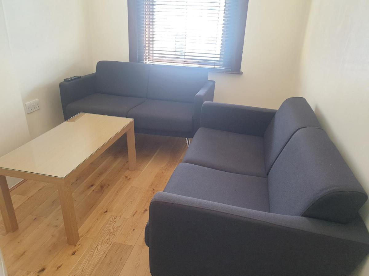 London Luxury 2 Bedroom Flat 5min Walk From Overground, With Free Wifi, Free Parking-sleeps X6 Apartment
