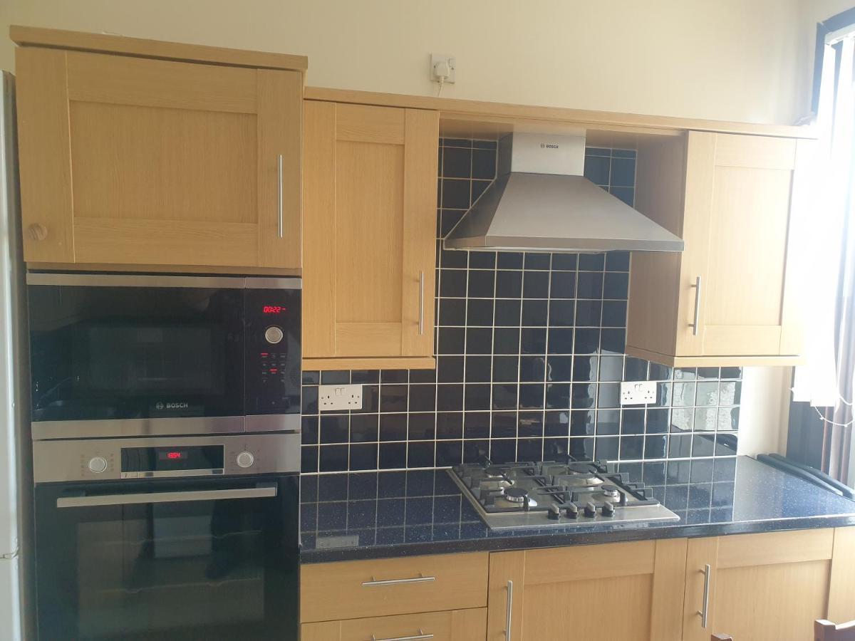Apartment London Luxury 2 Bedroom Flat 5min Walk From Overground, With Free Wifi, Free Parking-sleeps X6 Ilford