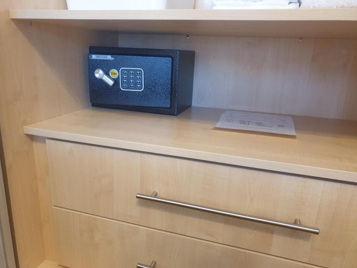 London Luxury 2 Bedroom Flat 5min Walk From Overground, With Free Wifi, Free Parking-sleeps X6 *