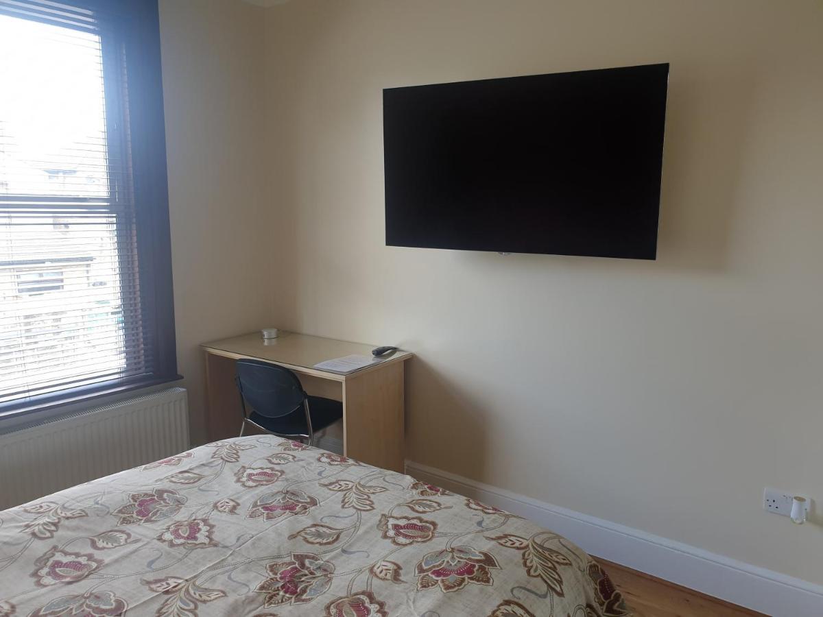 London Luxury 2 Bedroom Flat 5min Walk From Overground, With Free Wifi, Free Parking-sleeps X6 Apartment