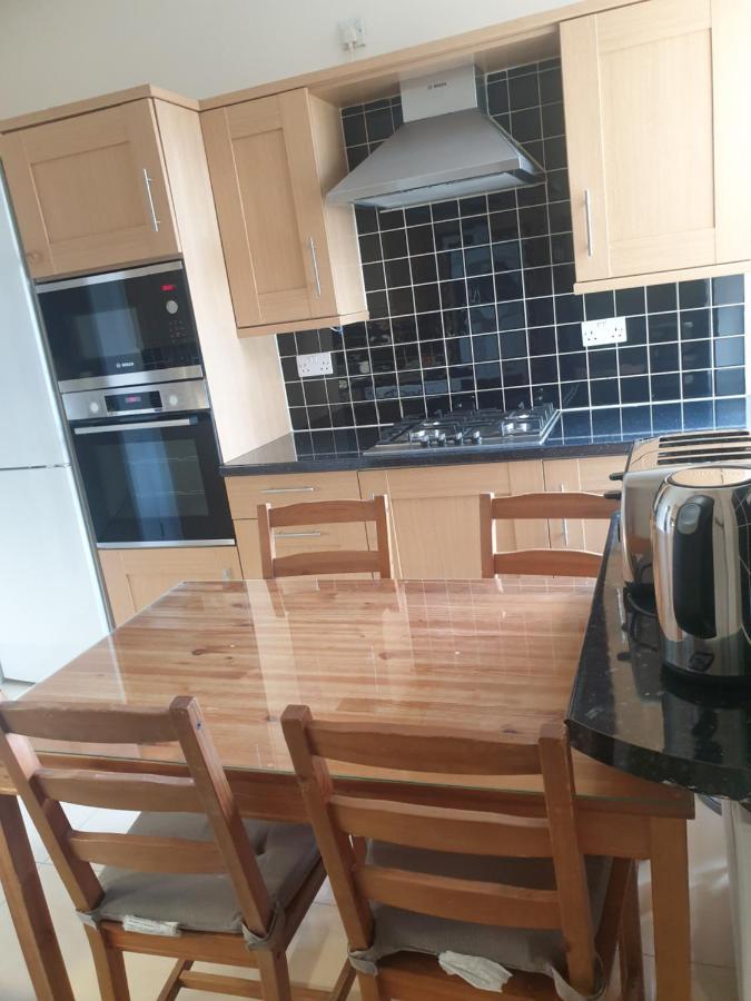 London Luxury 2 Bedroom Flat 5min Walk From Overground, With Free Wifi, Free Parking-sleeps X6 Apartment *