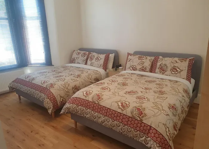 London Luxury 2 Bedroom Flat 5Min Walk From Overground, With Free Wifi, Free Parking-Sleeps X6