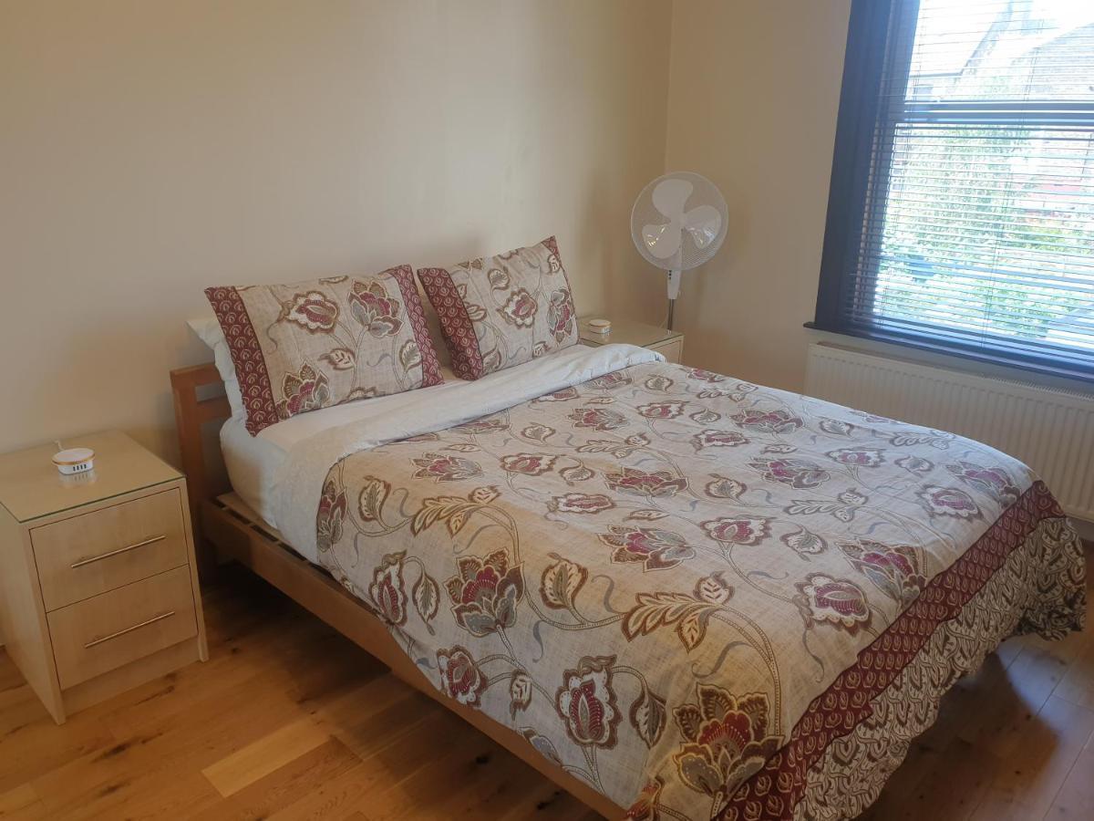 London Luxury 2 Bedroom Flat 5min Walk From Overground, With Free Wifi, Free Parking-sleeps X6 Apartment *