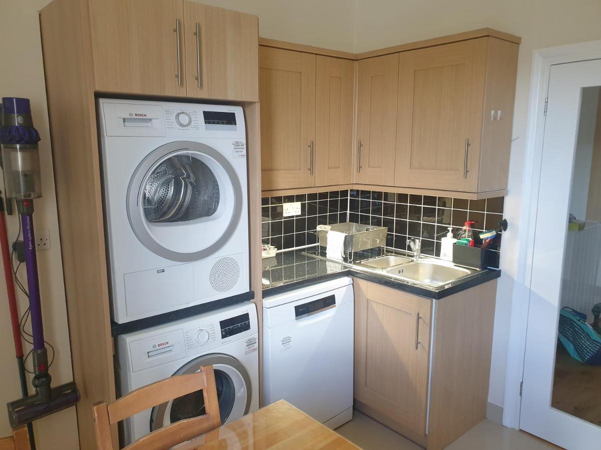 Apartment London Luxury 2 Bedroom Flat 5min Walk From Overground, With Free Wifi, Free Parking-sleeps X6