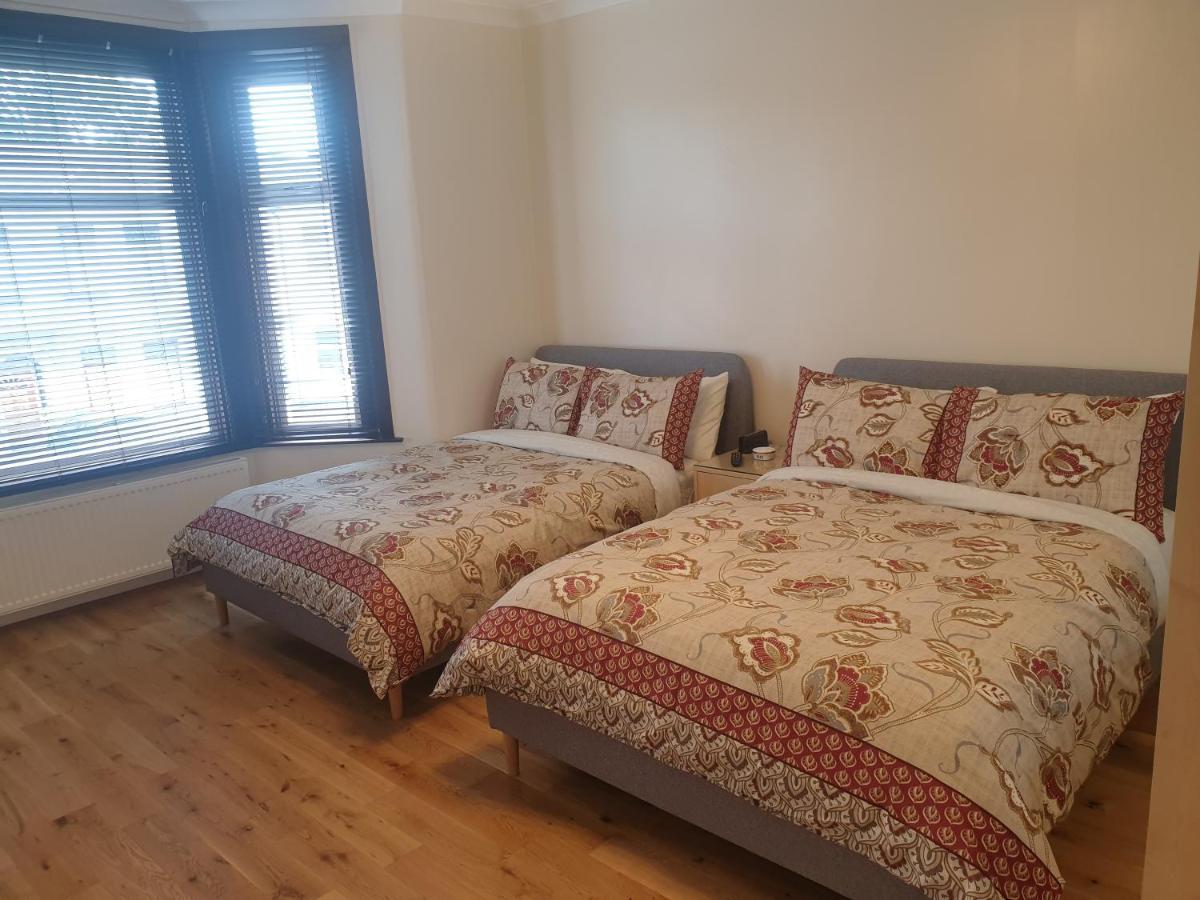 Apartment London Luxury 2 Bedroom Flat 5min Walk From Overground, With Free Wifi, Free Parking-sleeps X6 *